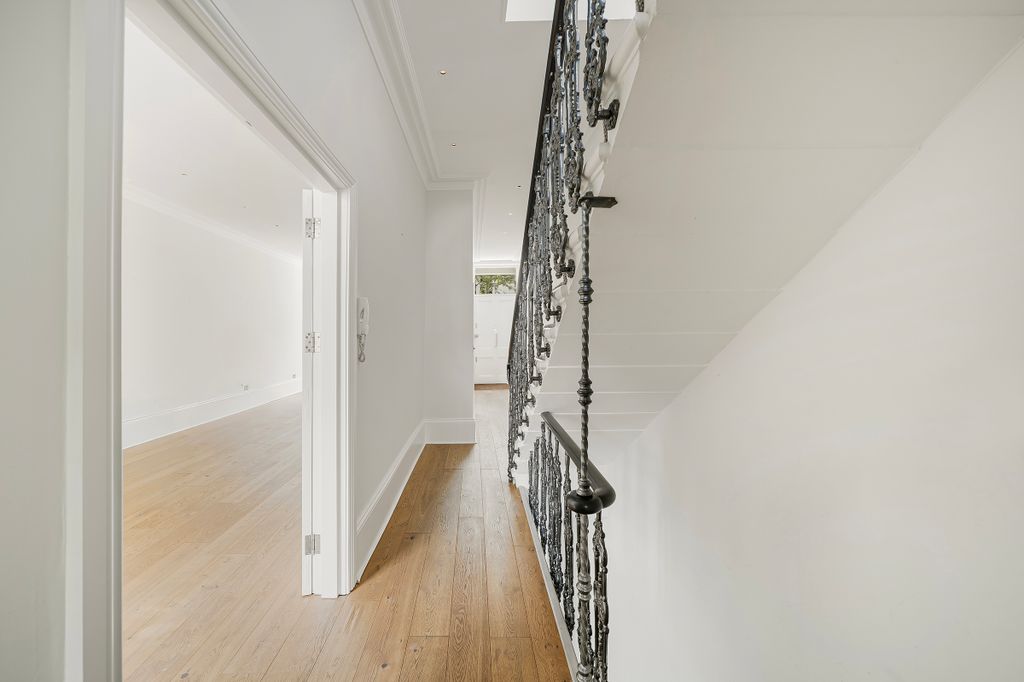 Property photo 2 of 25