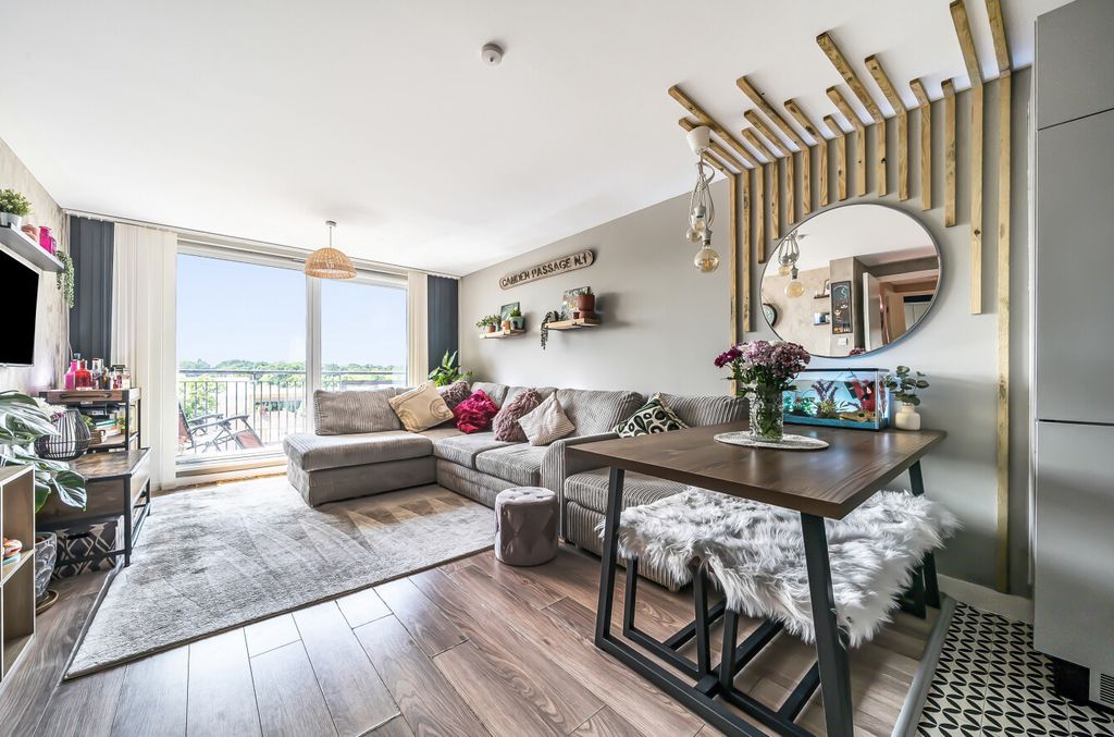 Property photo 2 of 18 1319345-10-686Be1...