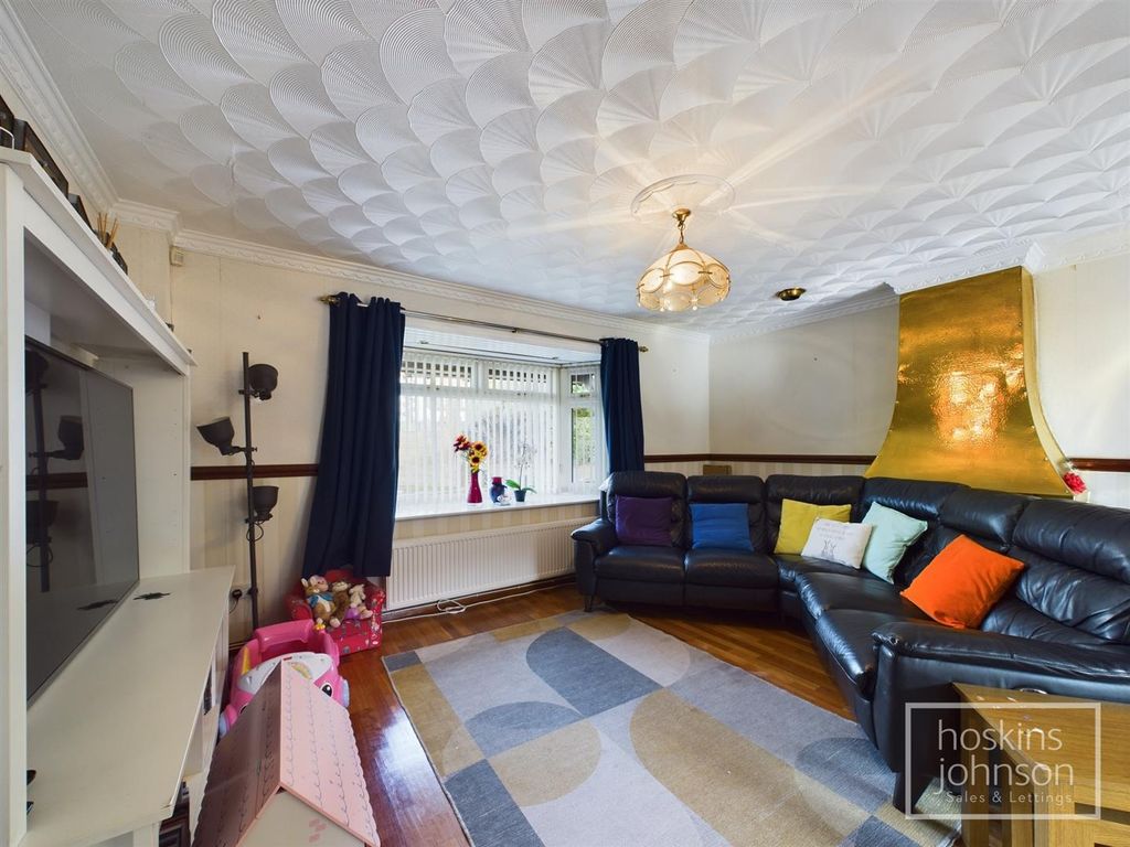 Property photo 3 of 23 Lounge