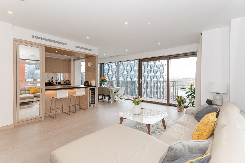 Property photo 2 of 27