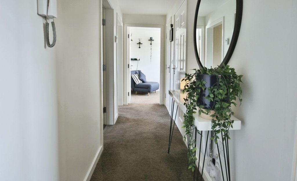 Property photo 2 of 21 4018635