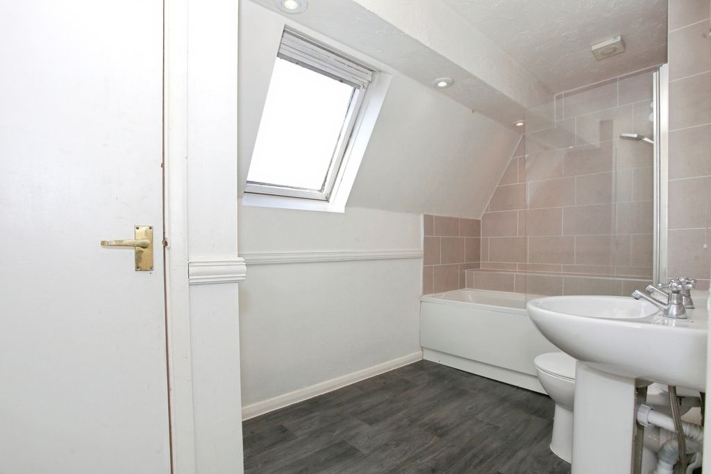 Property photo 2 of 20