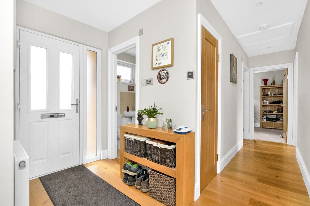 Property photo 2 of 31
