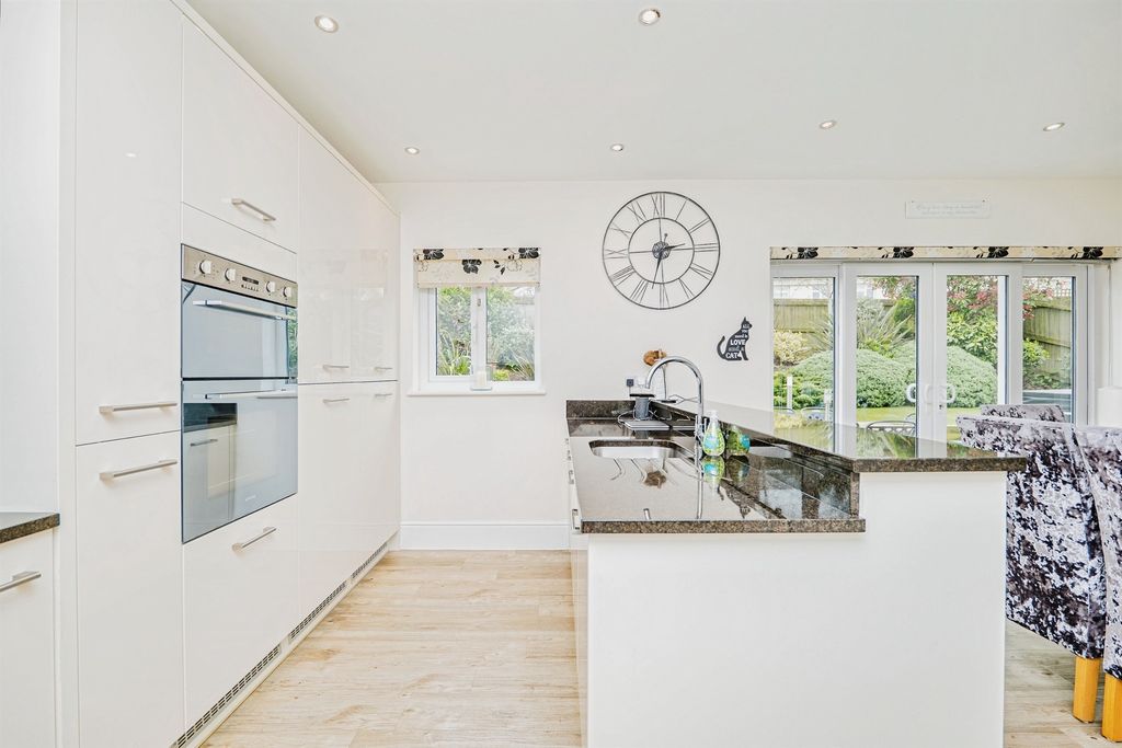 Property photo 3 of 25