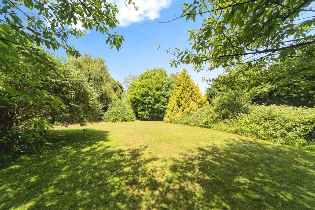 Property photo 3 of 20 Grounds