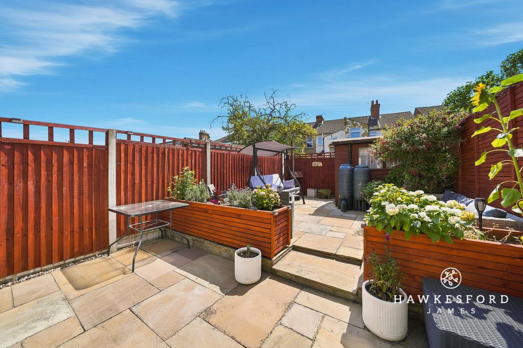 Property photo 3 of 17 Periwinkle Close, Sittingbourne - Garden