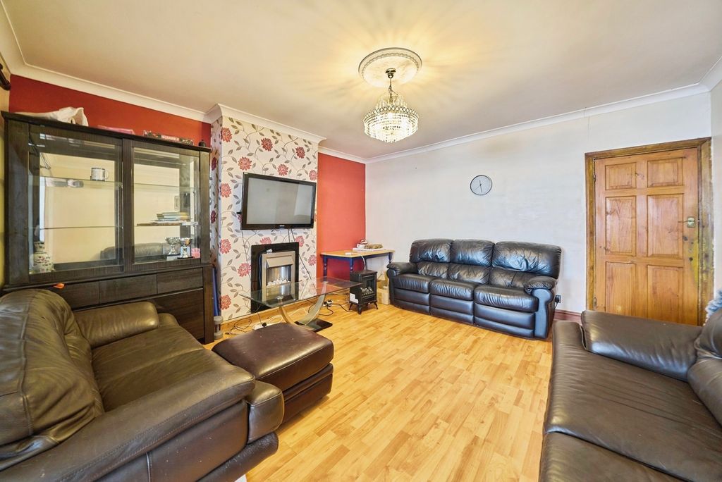 Property photo 3 of 16 Pbox-Img.Jpg