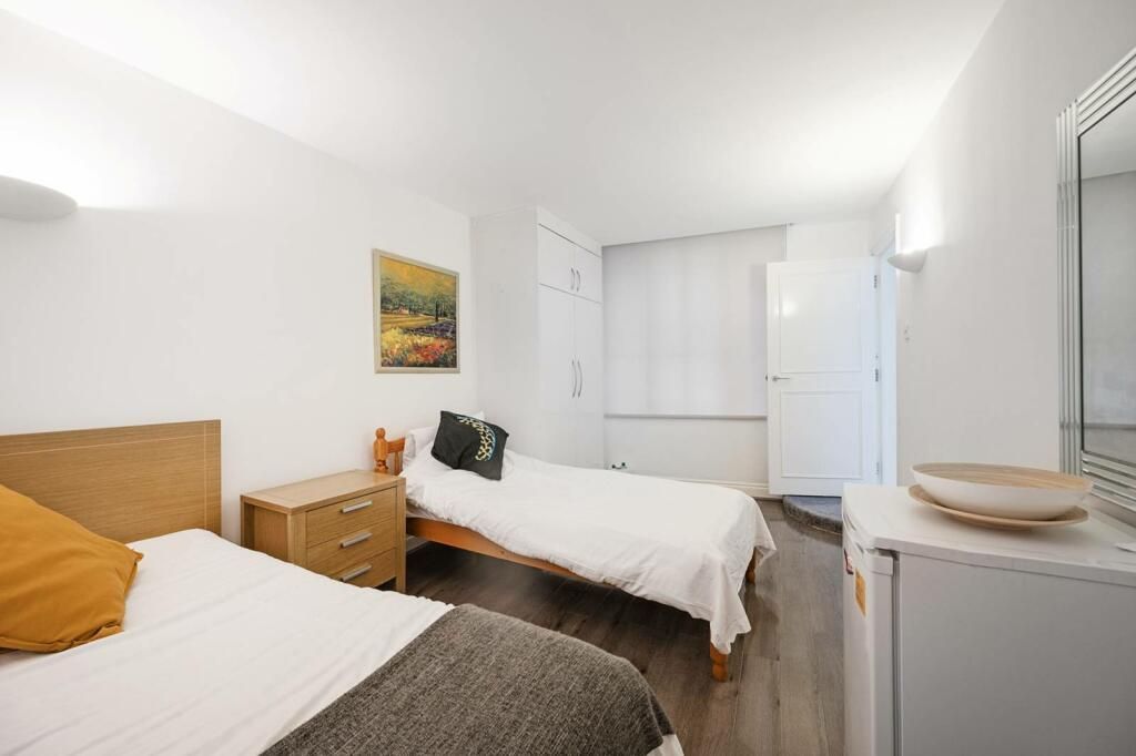 Property photo 3 of 5