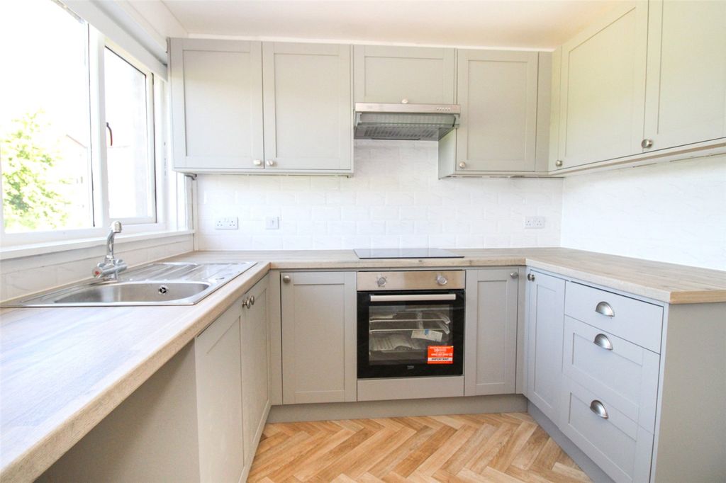 Property photo 2 of 14 ]