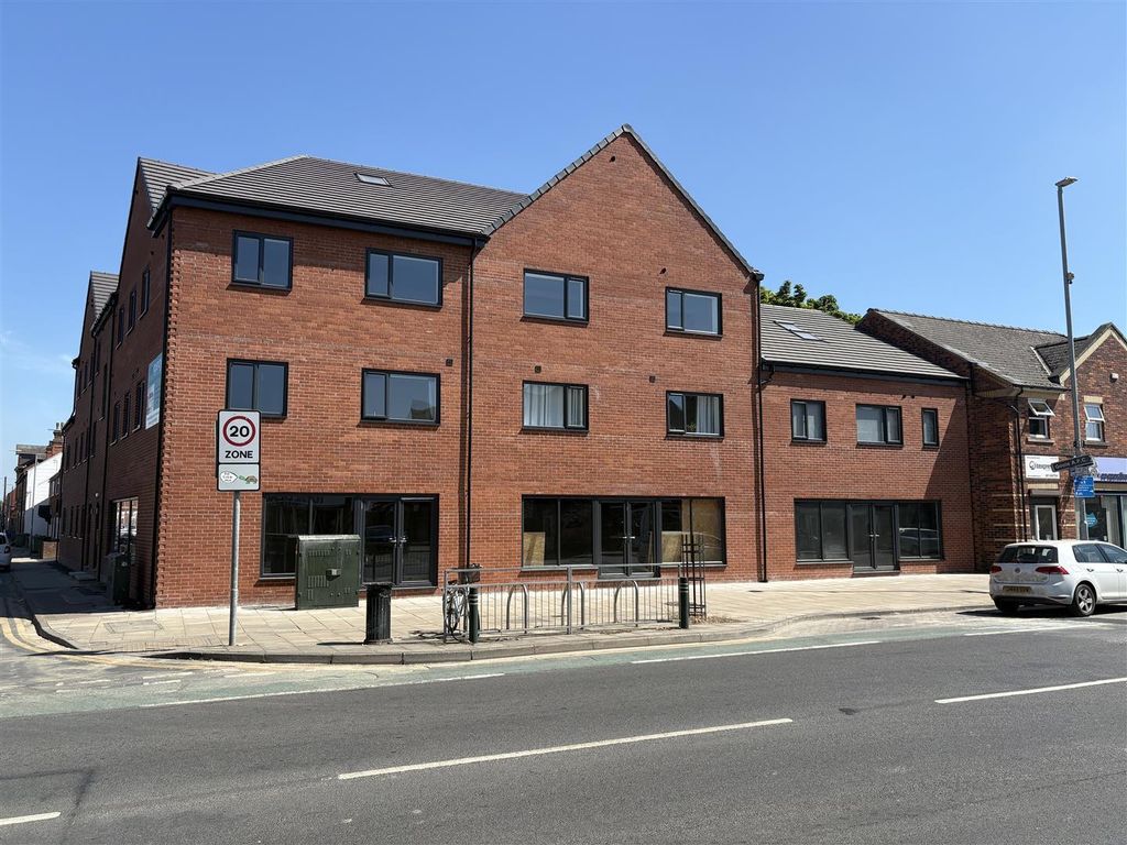 Property photo 1 of 5 Carlton Apts.Jpg