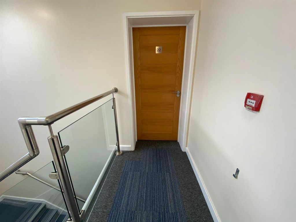 Property photo 3 of 9 Landing In Communal Area