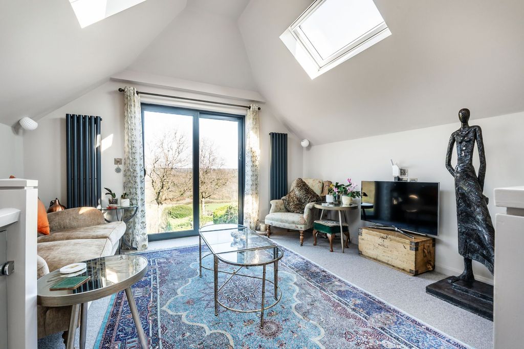 Property photo 3 of 47