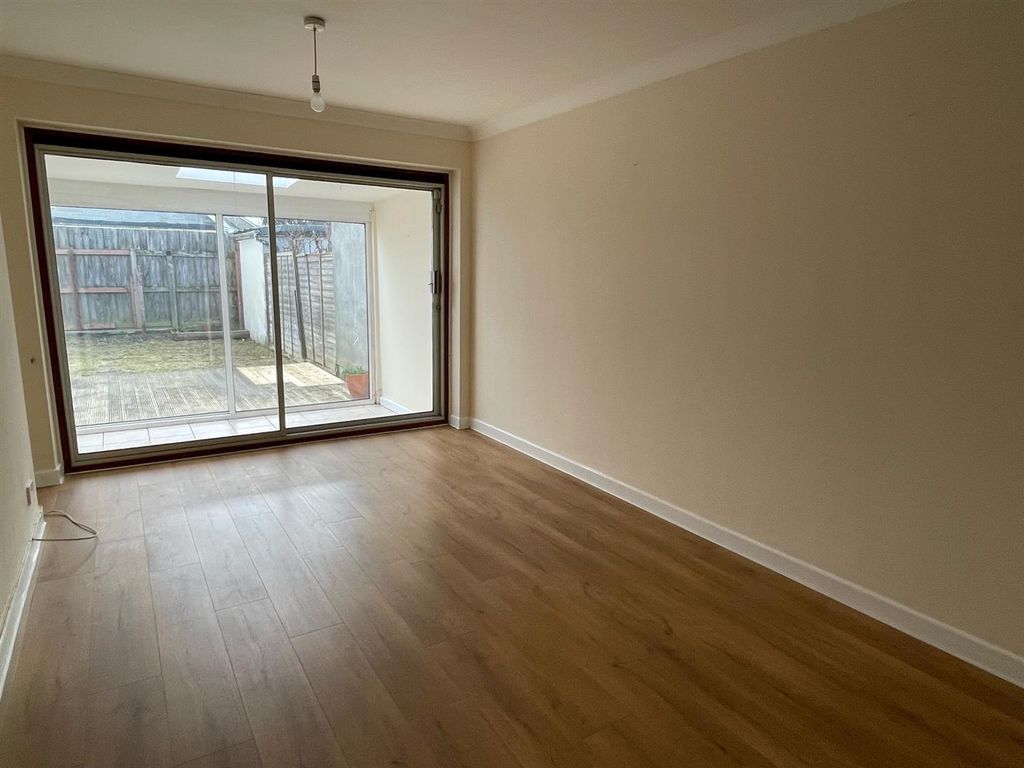 Property photo 2 of 20 Living Room..Jpg