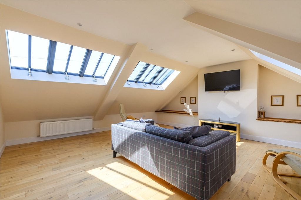 Property photo 2 of 15 Sitting Room