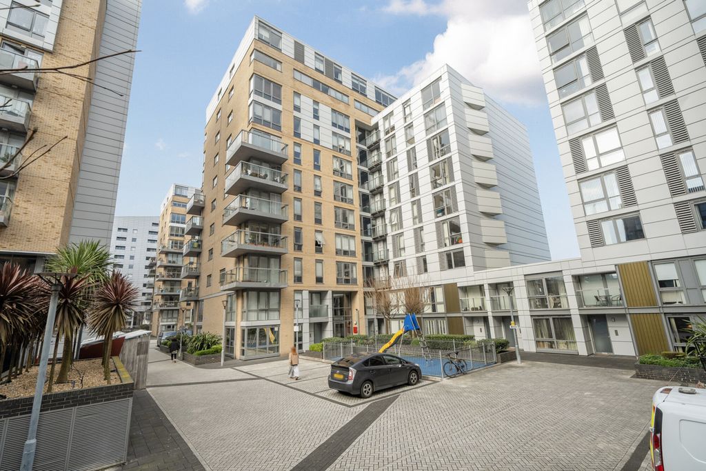 Property photo 3 of 17 1421882-13-69A6Ca...