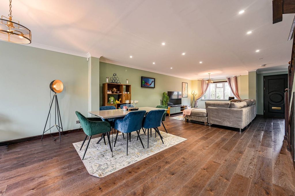 Property photo 3 of 21