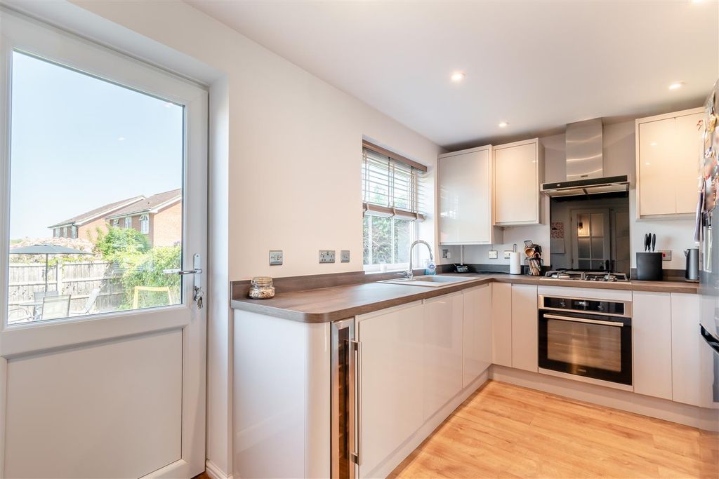Property photo 3 of 20 8645055-Interior09.Jpg