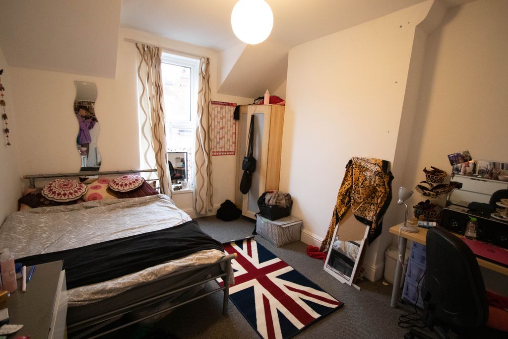 Property photo 3 of 8 Bedroom