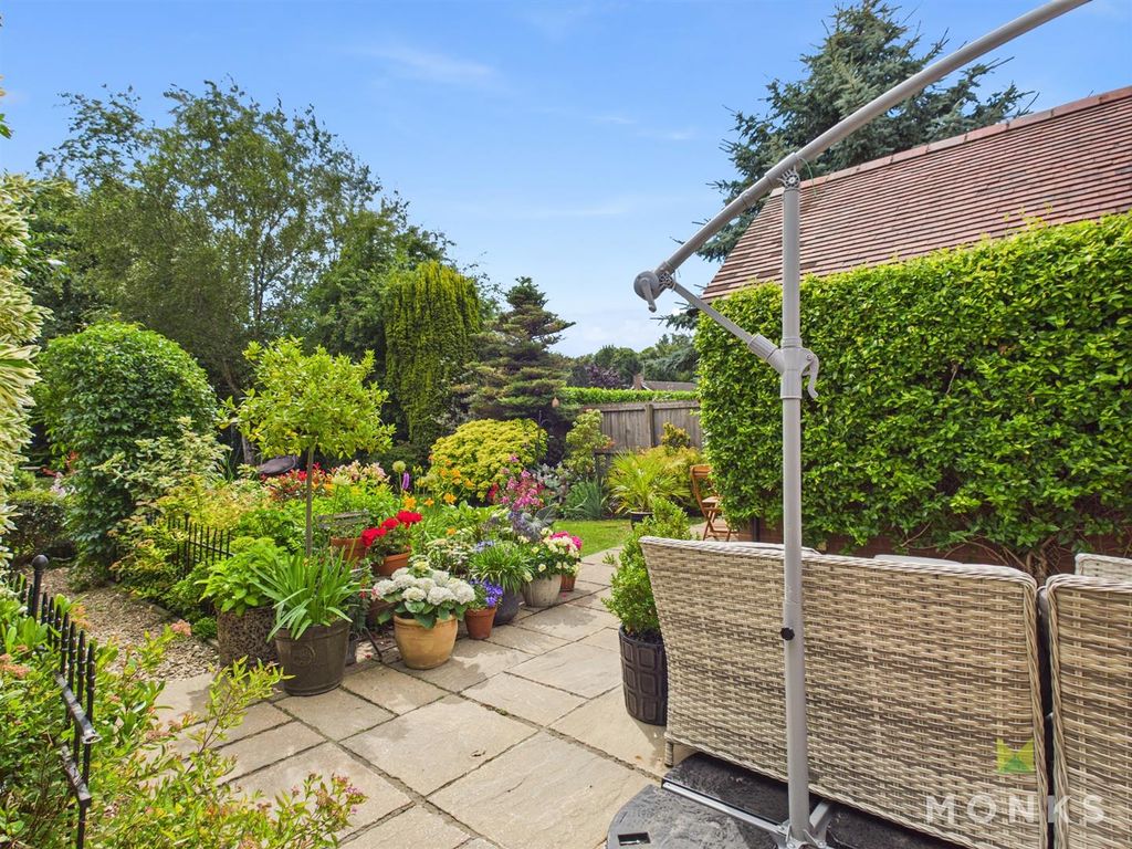 Property photo 2 of 24 Cam01420G0-Pr0701-Still028.Jpg