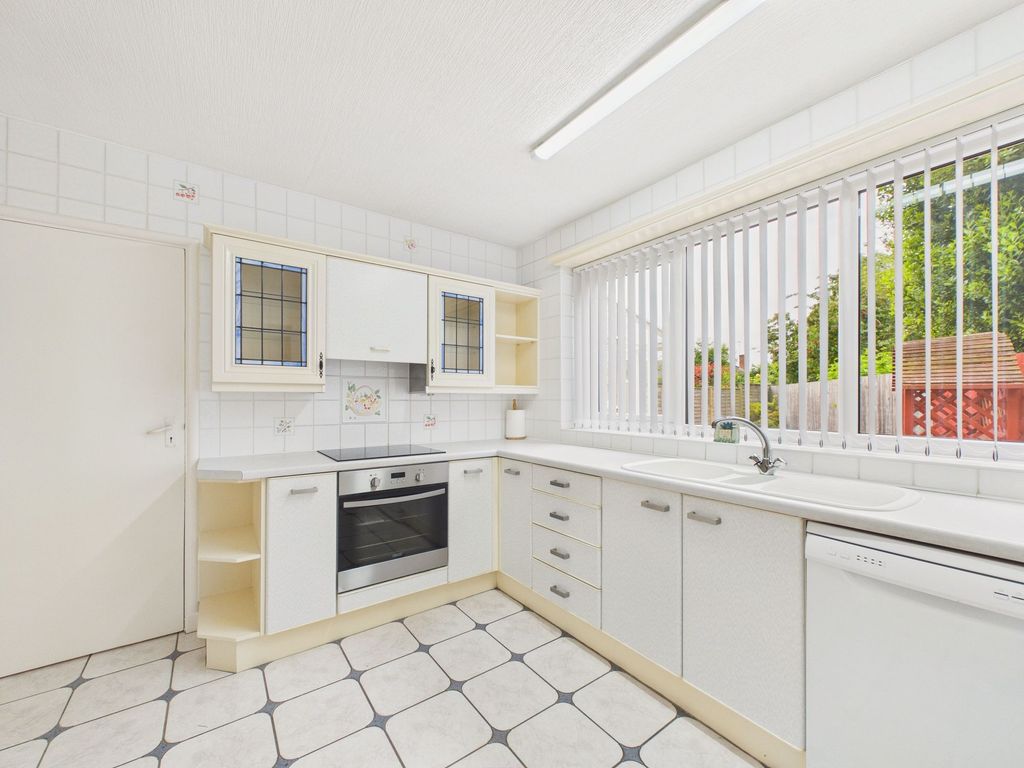 Property photo 3 of 15 Kitchen