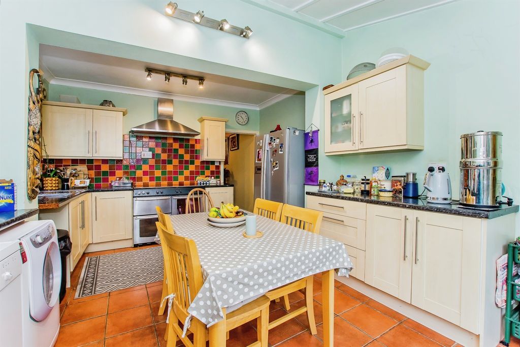 Property photo 2 of 30