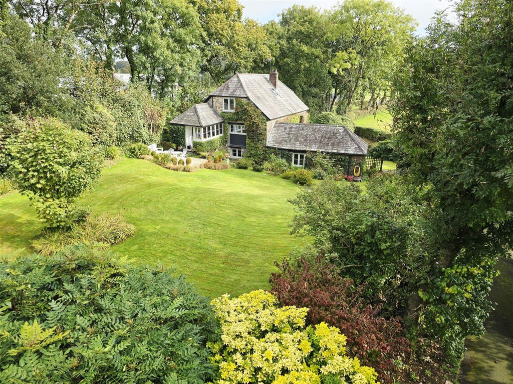 Property photo 2 of 47 1000054069.Jpg