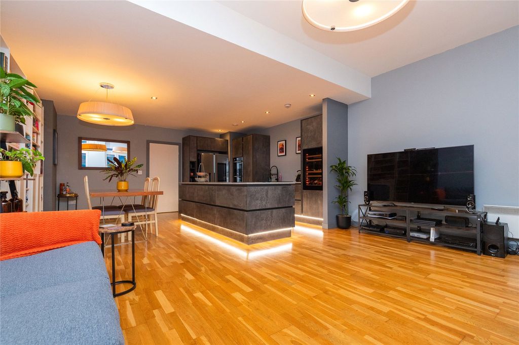 Property photo 1 of 17 Living/Kitchen