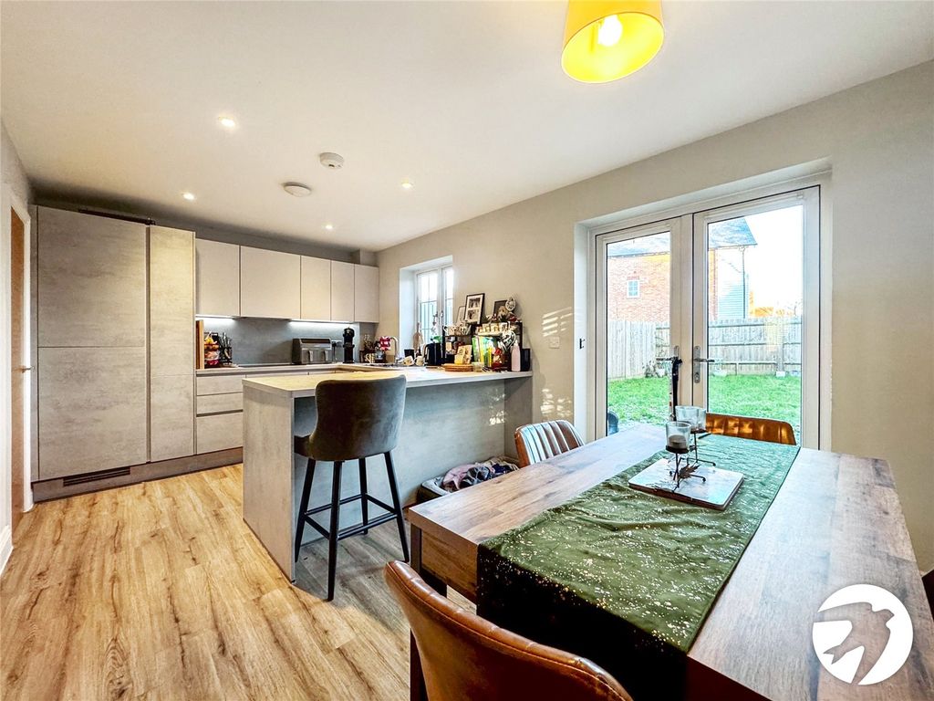 Property photo 3 of 18 Picture 3