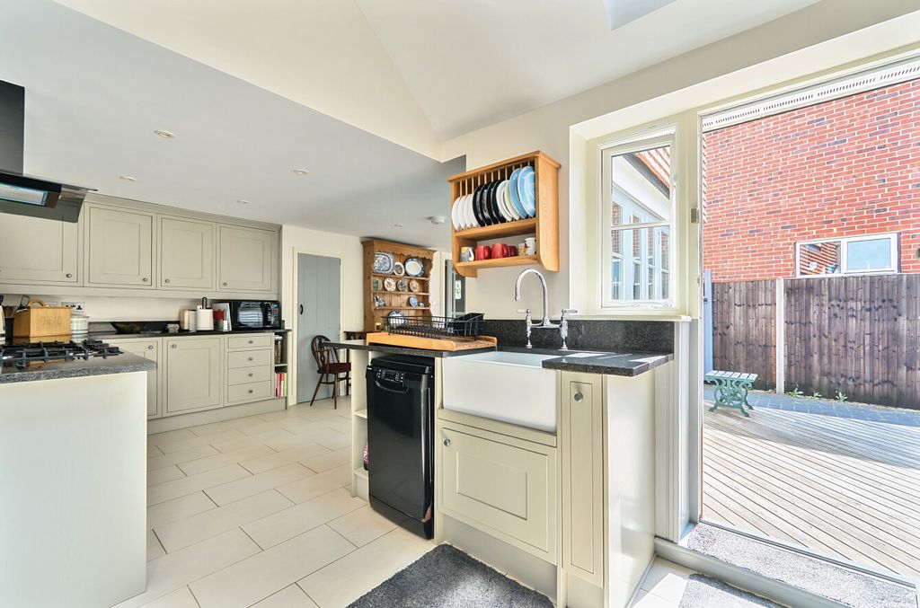 Property photo 2 of 23 1320764-13-687536...
