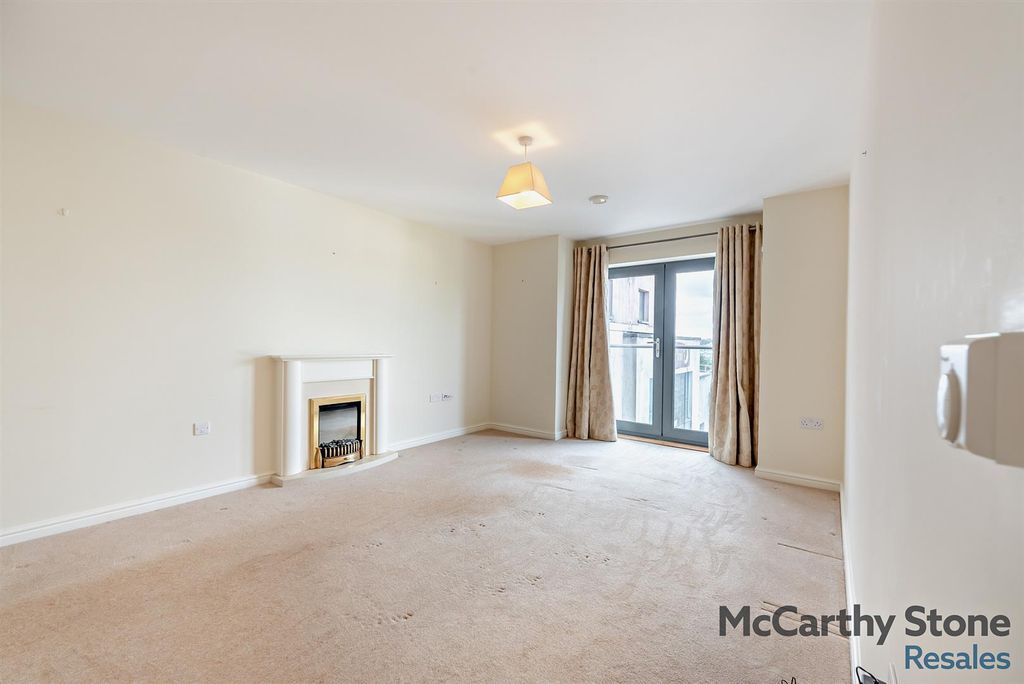 Property photo 2 of 22 Lounge