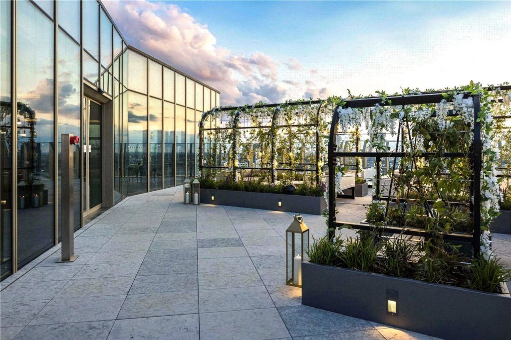 Property photo 2 of 15 Roof Terrace