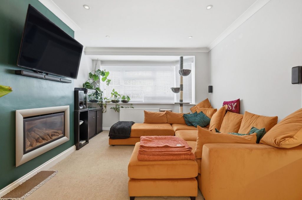 Property photo 2 of 24