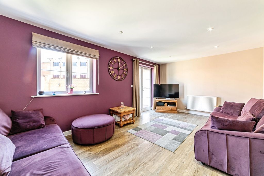 Property photo 3 of 34 Pbox-Img.Jpg
