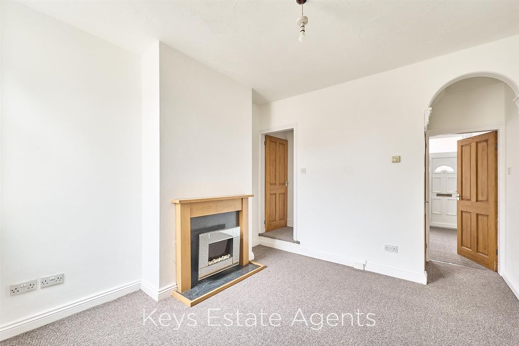 Property photo 3 of 12 P1704463_Hdr.Jpg