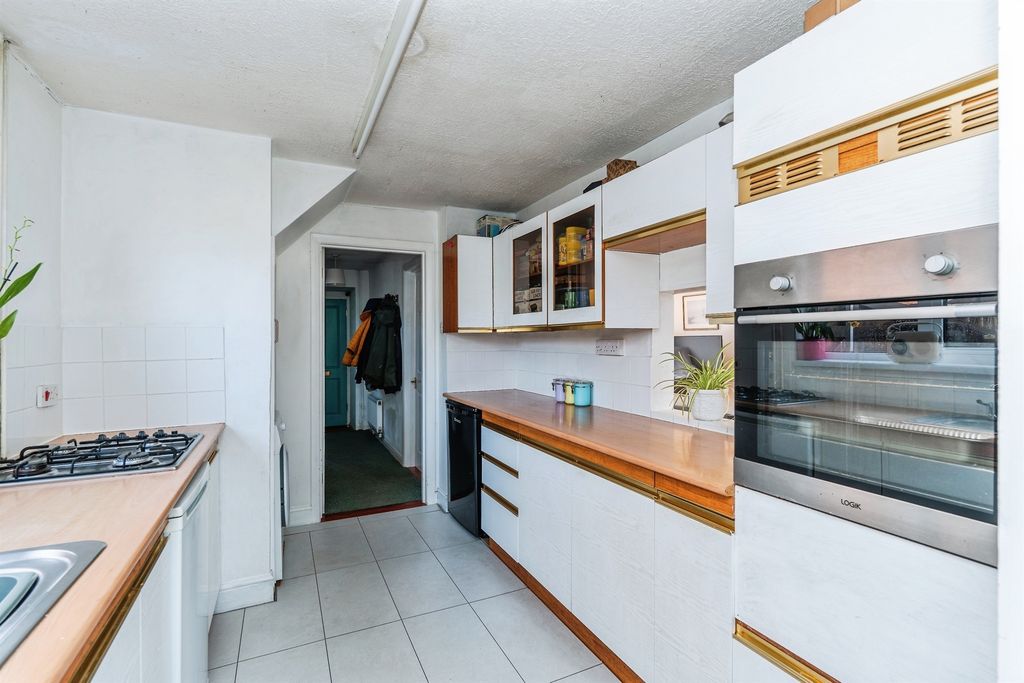 Property photo 3 of 18