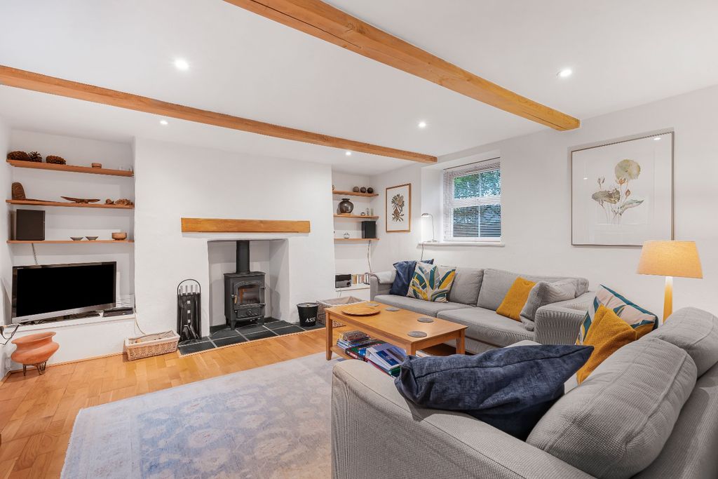 Property photo 2 of 27 4682874