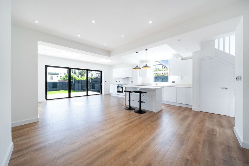 Property photo 3 of 18 Kitchen