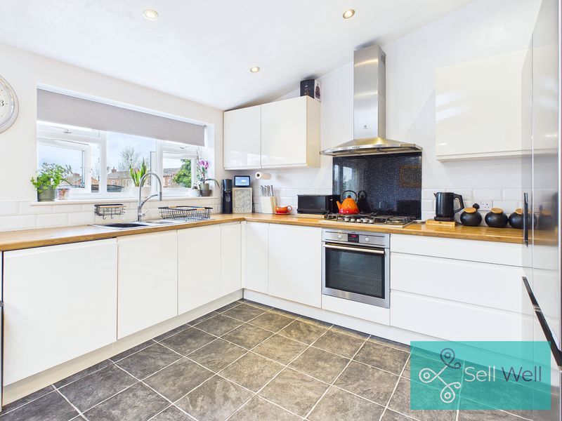 Property photo 3 of 26 Kitchen