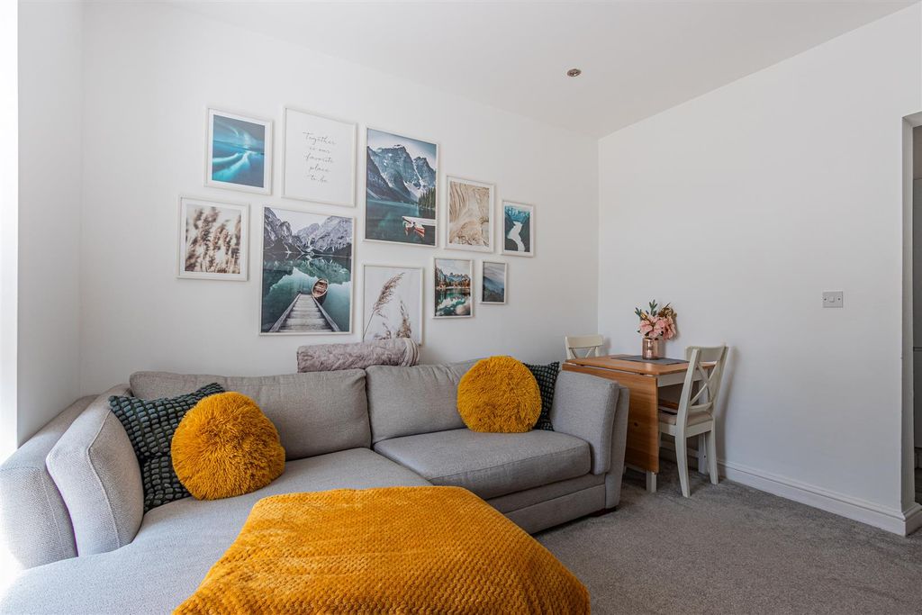 Property photo 2 of 12 Ninian Road 73, 2-5.Jpg