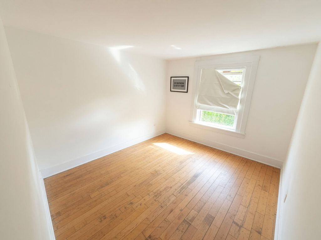 Property photo 3 of 7 Photo 2
