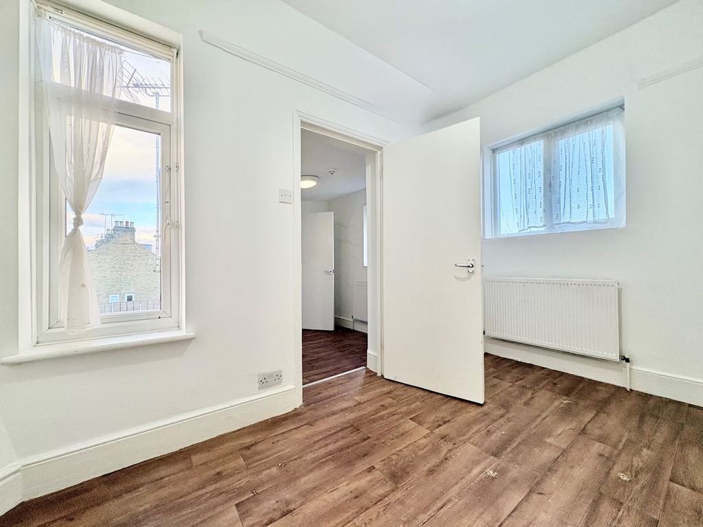 Property photo 2 of 6 Balcony