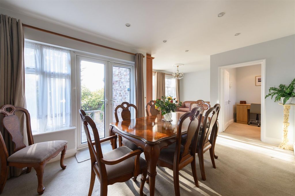 Property photo 3 of 16 Hamilton 9.Jpg