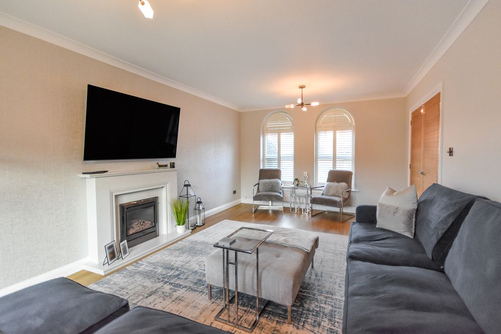 Property photo 3 of 33