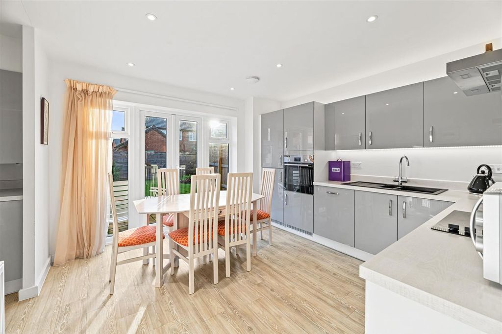 Property photo 2 of 17 Kitchen Diner