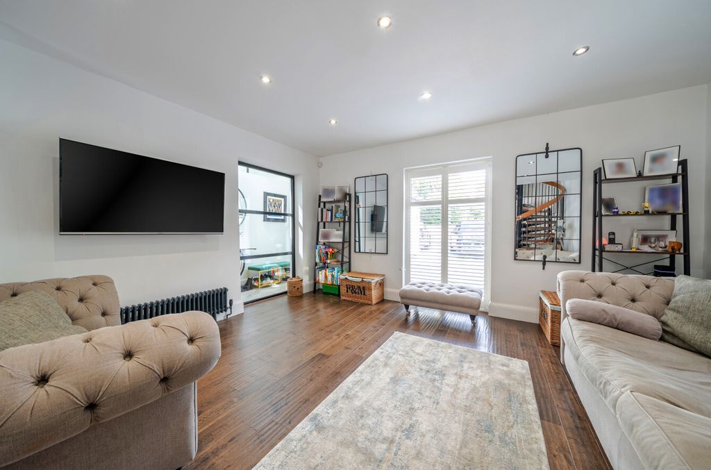 Property photo 2 of 24 1510573-20-6A888B...