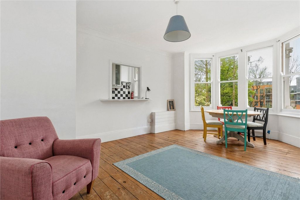 Property photo 2 of 12 Picture No. 11