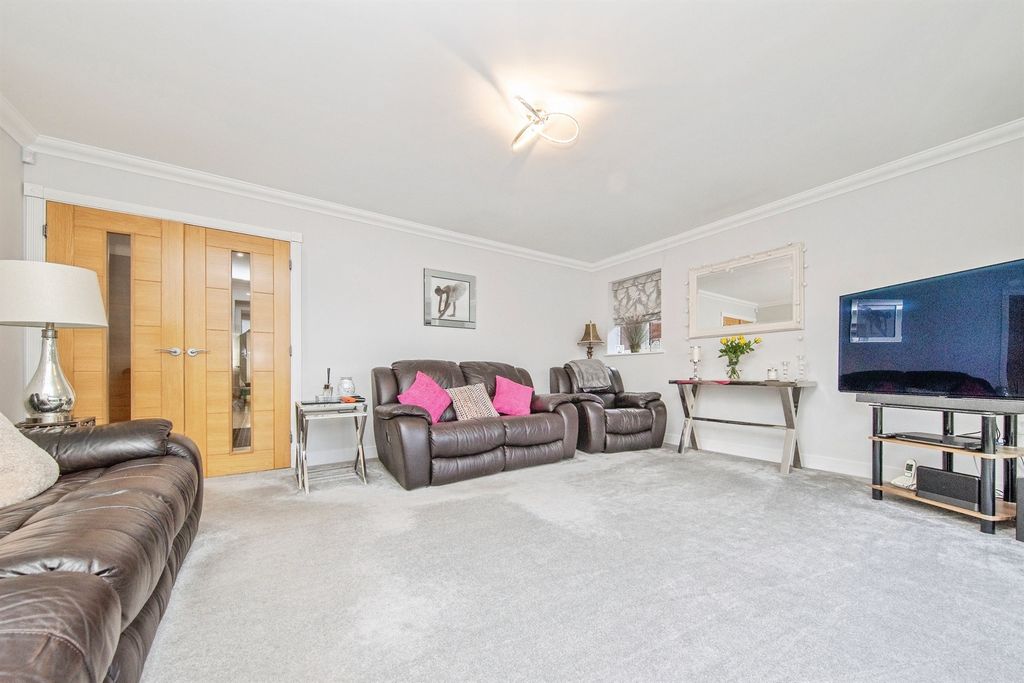 Property photo 3 of 19