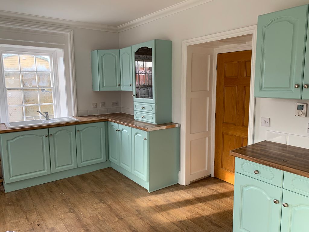 Property photo 3 of 12 Kitchen