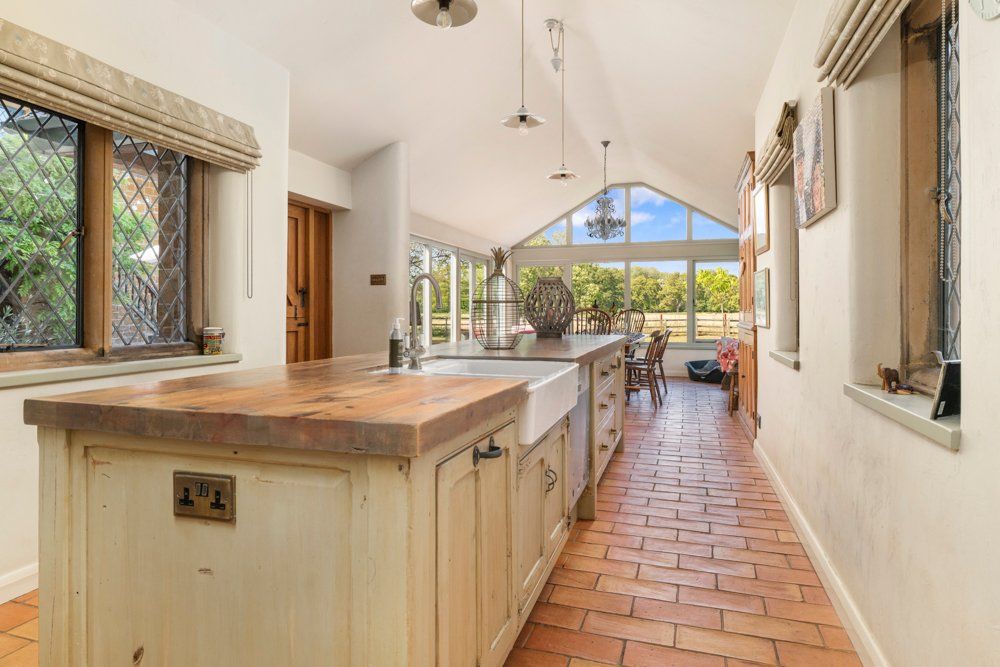 Property photo 3 of 27 Kitchen