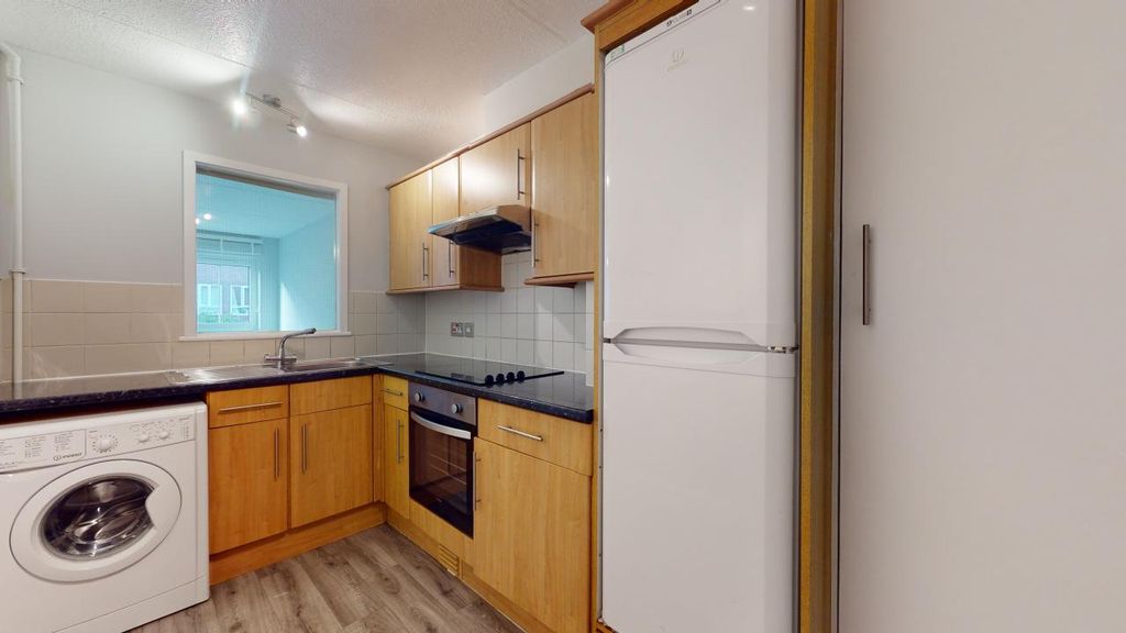 Property photo 2 of 7 Kitchen